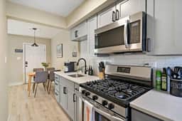 2BR Chicago Escape | 20 min DT, Parking, Laundry