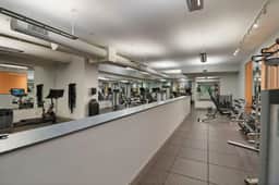 Chicago Burbs Gem | Garage, King Beds, Gym, Pool!