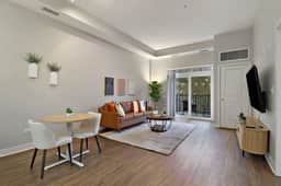 Luxe 1BR DT Elmhurst | Pool, Gym, Garage, King Bed