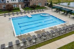 Naperville Escape 2BR - Pool, Gym & Pickleball!