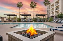 Sleek Desert Gem | Pool, Hot Tub, Gym, King Bed