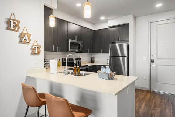 1BR Tempe Haven | King Bed, Pool, Hot Tub, Gym