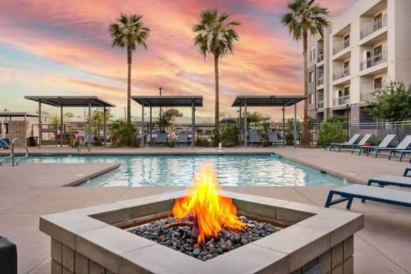 1BR Tempe Haven | King Bed, Pool, Hot Tub, Gym