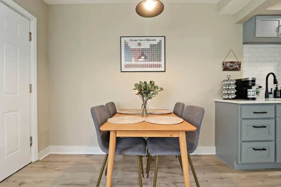 2BR Chicago Escape | 20 min DT, Parking, Laundry