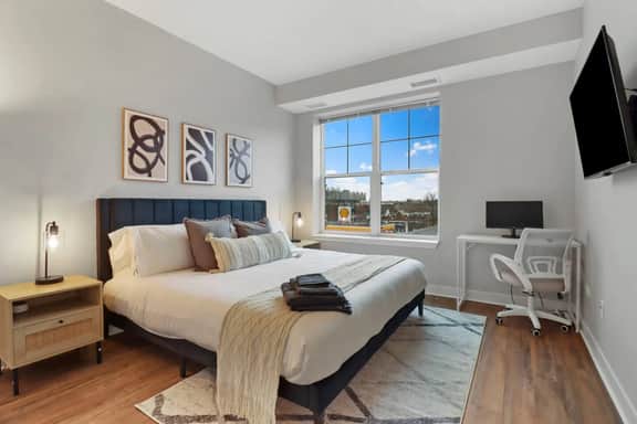 Chicago Burbs Gem | Garage, King Beds, Gym, Pool!