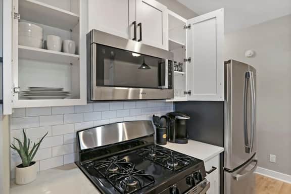 Elegant 1BR | Perfect Location, King Bed, Desk