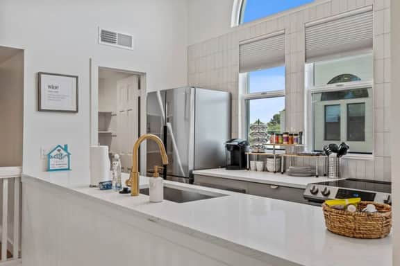 Lux Desert Oasis | Pool Table, Parking, Location