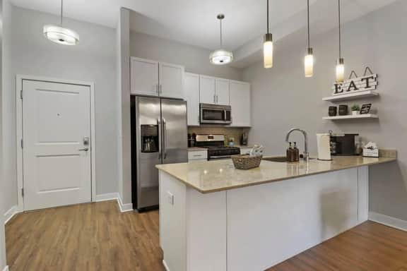 Luxe 1BR DT Elmhurst | Pool, Gym, Garage, King Bed