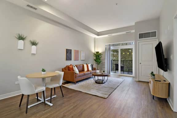 Luxe 1BR DT Elmhurst | Pool, Gym, Garage, King Bed