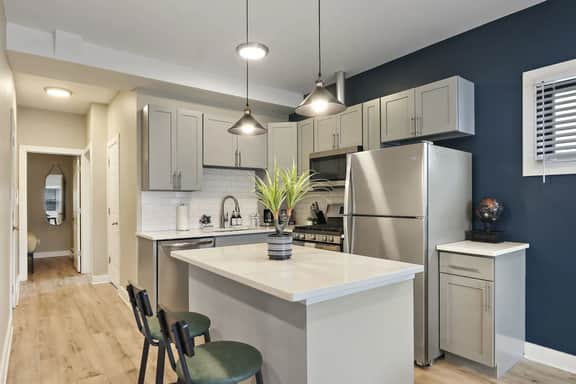 Modern Downtown Lisle 2BR Condo + Parking