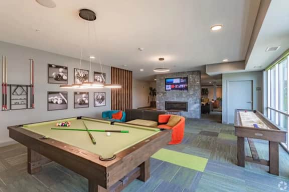 Naperville Escape 2BR - Pool, Gym & Pickleball!