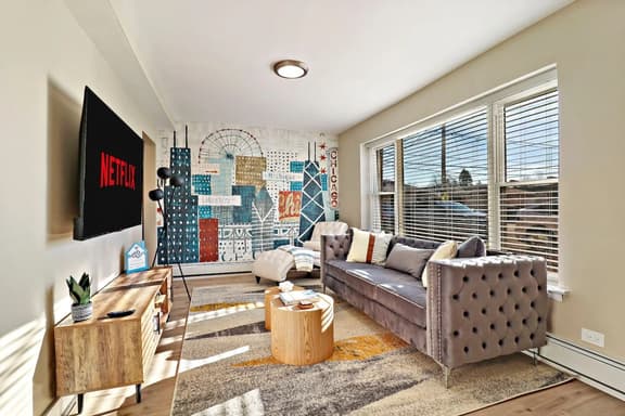 2BR Chicago Escape | 20 min DT, Parking, Laundry